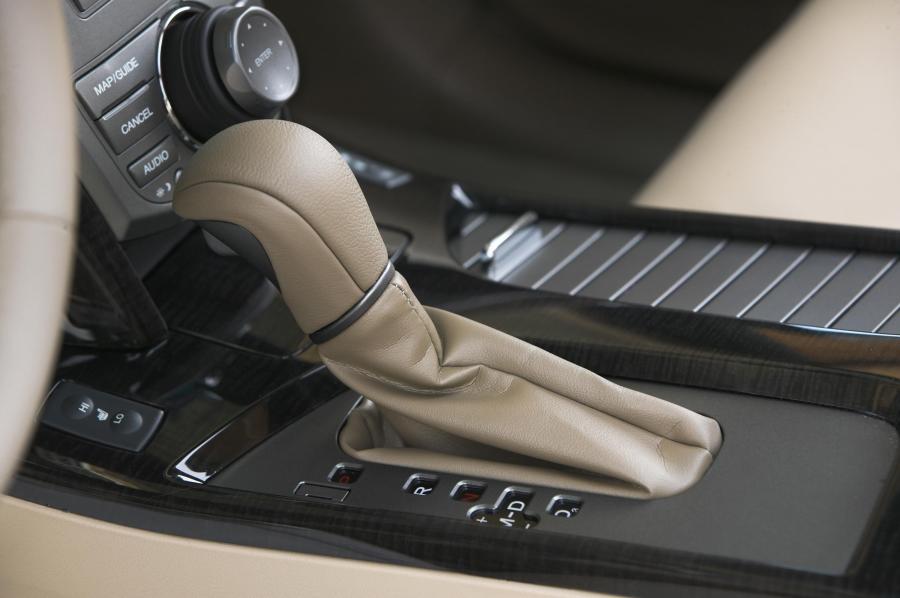 Детали интерьера Acura MDX (YD2) 2006 года  (фото 15 из 126)